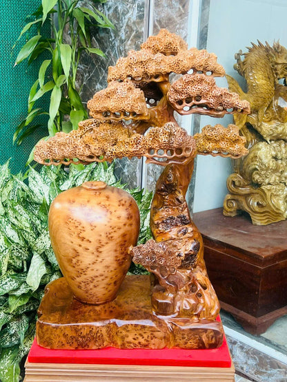 Bình Tài Lộc Và Cây Tùng Nu Gỗ Ngọc Am Nu Kín Thơm