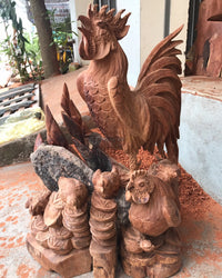 Gia Đình Gà Gỗ Hương Ôm Đá