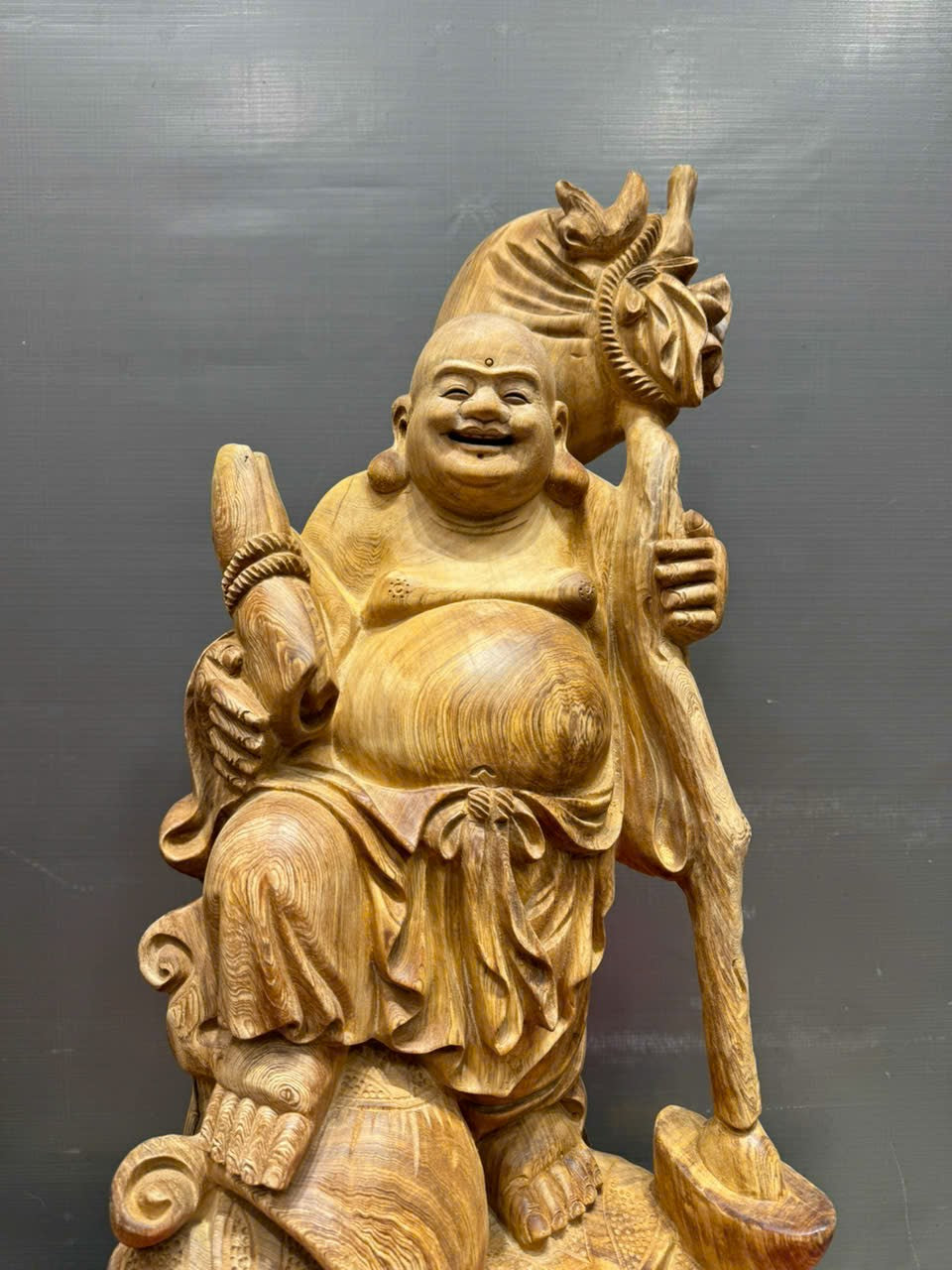 Cụ Di Lặc Vác Bao Tiền Gỗ Ngọc Am Đỏ  Liền Khối, Gỗ Già Thơm Dịu Ngọt Cao 73cm