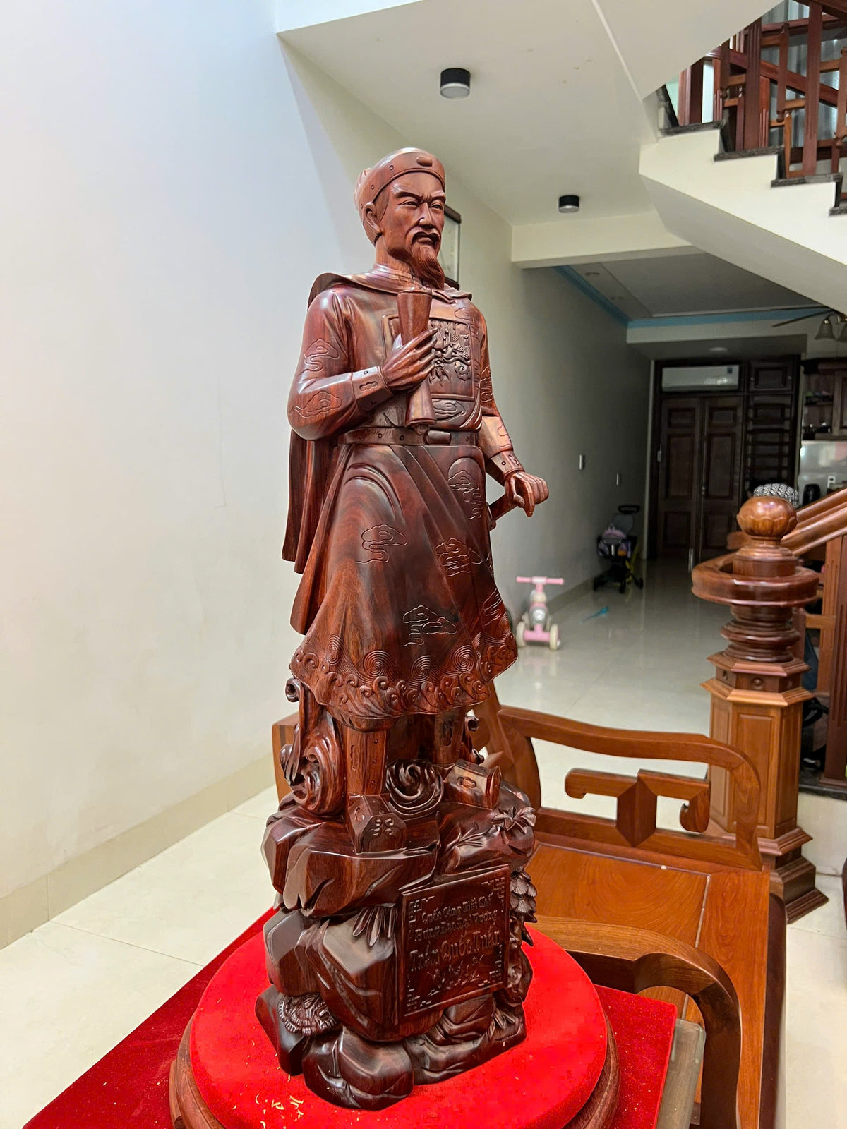 Tượng Trần Quốc Tuấn Gỗ Tử Đàn Liền Khối - Cao 80cm