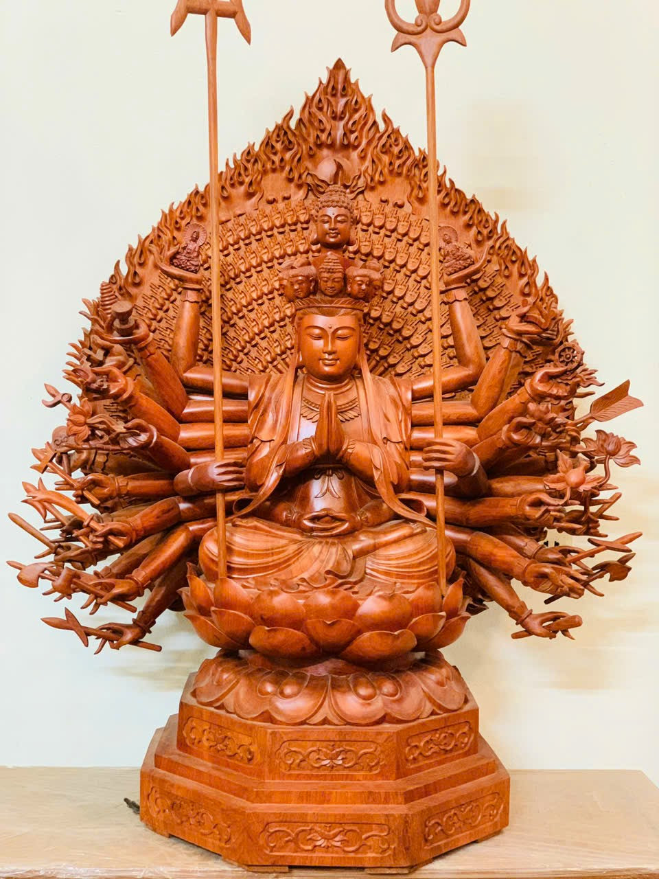 Tượng Phật Thiên Thủ Thiên Nhãn Gỗ Hương Đá - Cao 107cm