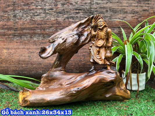 Tác phẩm cụ tế công gỗ lũa gỗ bách xanh cao 26cm
