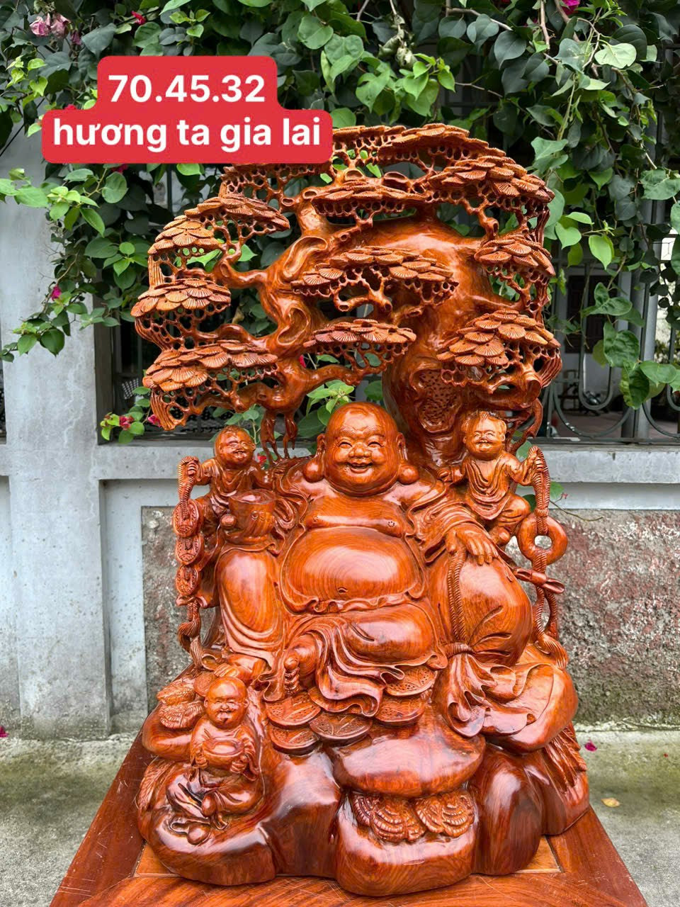 Tượng Di Lặc Ngồi Gốc Tùng - Gỗ Hương Gia Lai Cao 70
