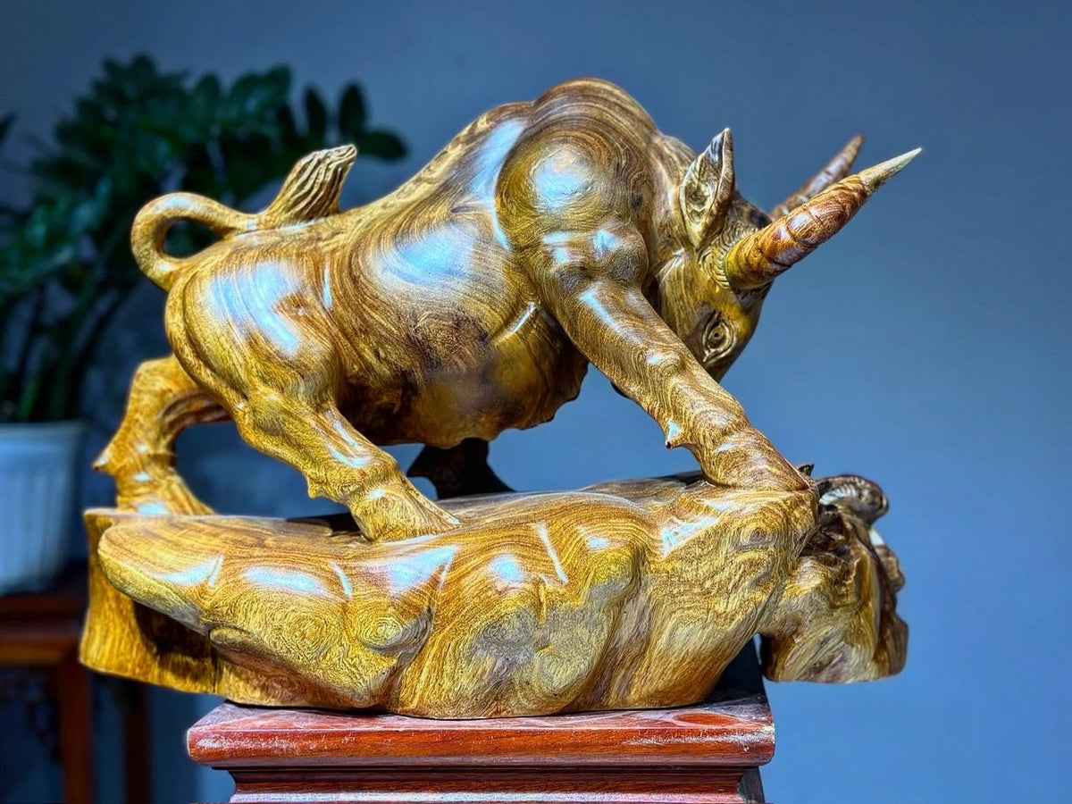 Tượng Linh Vật Bò Tót Gỗ Hương Phong Thủy Cao 34cm