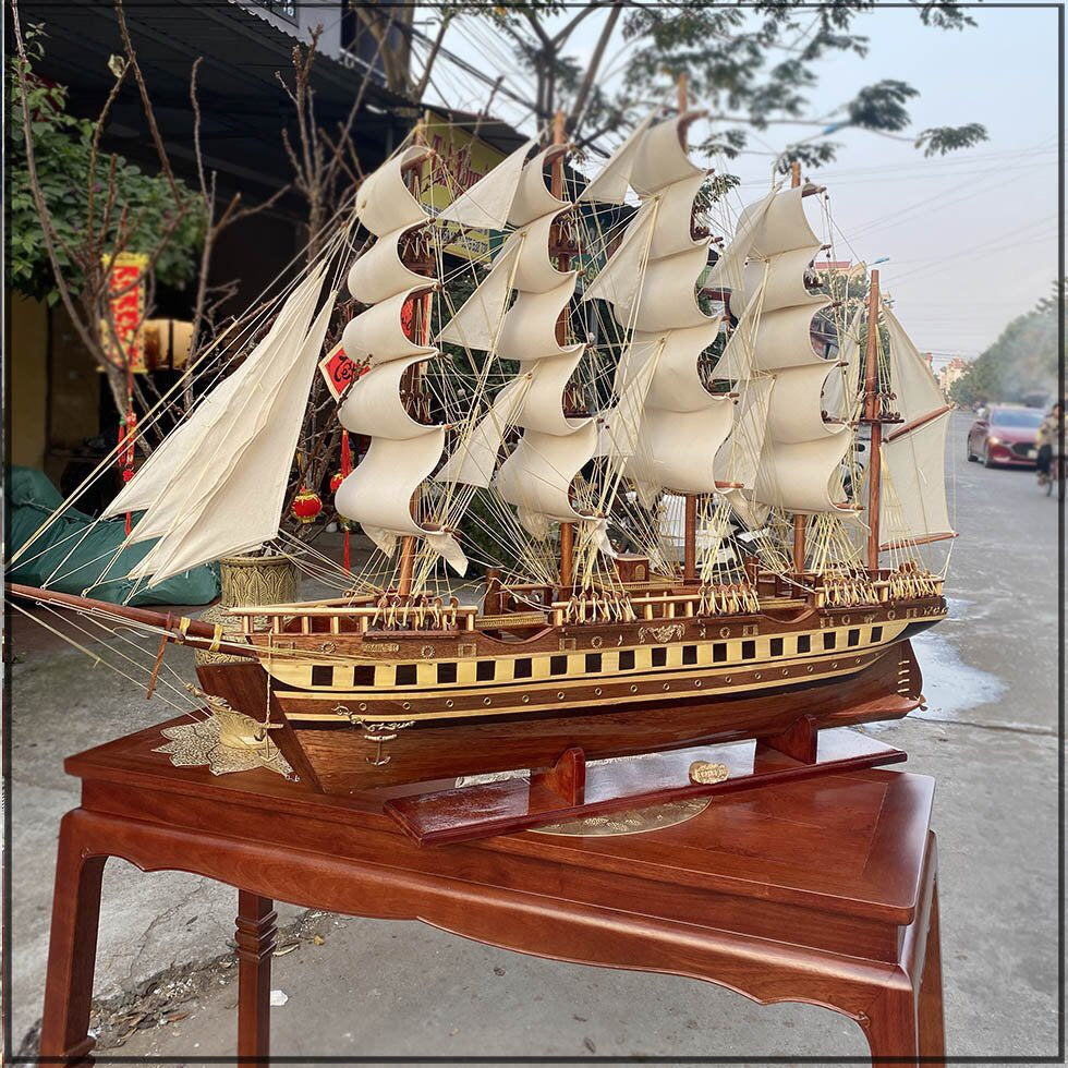 Mô HìnhThuyền Buồm Vải Thân Gỗ Tràm  Dài 120cm