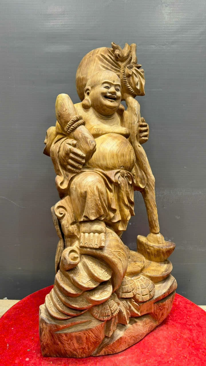 Cụ Di Lặc Vác Bao Tiền Gỗ Ngọc Am Đỏ  Liền Khối, Gỗ Già Thơm Dịu Ngọt Cao 73cm