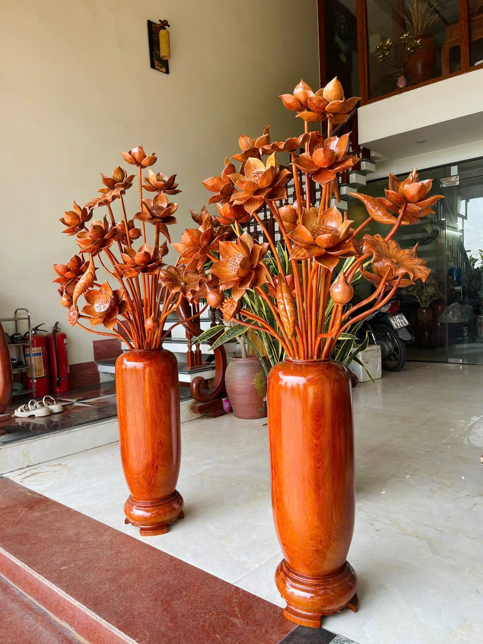 Cặp Bình Hoa Sen  Biểu Tượng Sự Thanh Tịnh - Cao 146cm
