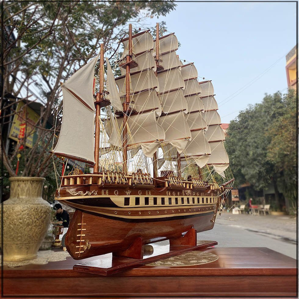Mô HìnhThuyền Buồm Vải Thân Gỗ Tràm  Dài 120cm
