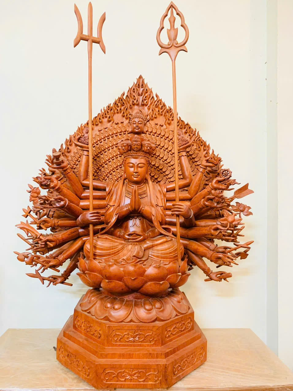 Tượng Phật Thiên Thủ Thiên Nhãn Gỗ Hương Đá - Cao 107cm