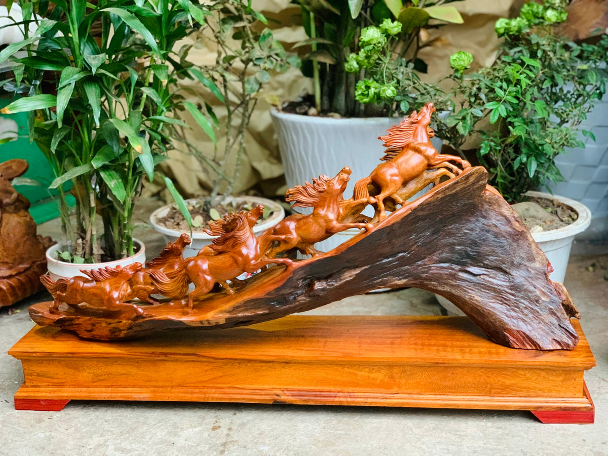Tượng Ngựa Trang Trí Phong Thuỷ - Bát Mã Phi Thiên Gỗ Hương Ta Ngang 84cm