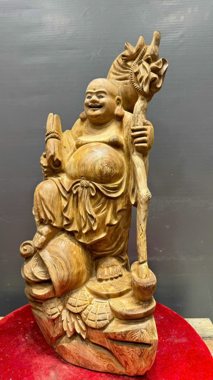 Cụ Di Lặc Vác Bao Tiền Gỗ Ngọc Am Đỏ  Liền Khối, Gỗ Già Thơm Dịu Ngọt Cao 73cm