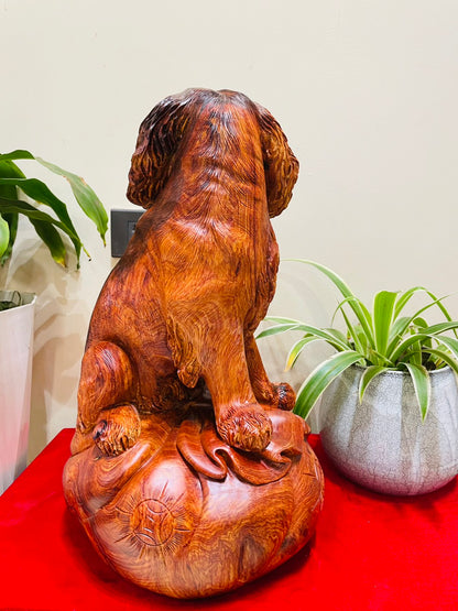 Tượng chó gỗ cẩm nguyên khối tài lộc