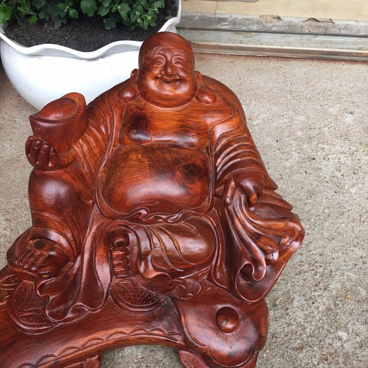 Tượng Gỗ Di Lặc Ngồi Bưng Thỏi Vàng