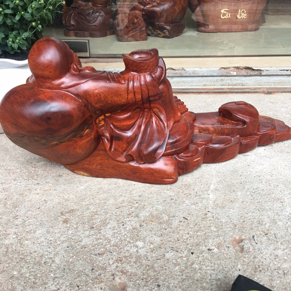 Tượng Gỗ Di Lặc Ngồi Bưng Thỏi Vàng