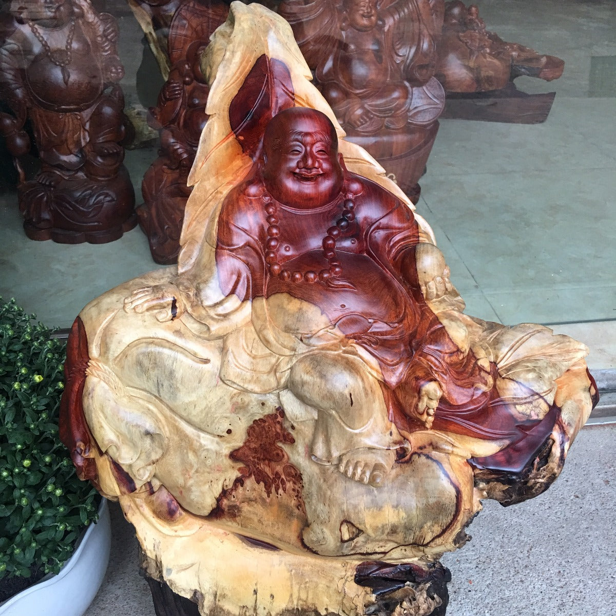 Tượng Di Lặc Ngồi Bao Tiền - Gỗ Hương Bám Giác