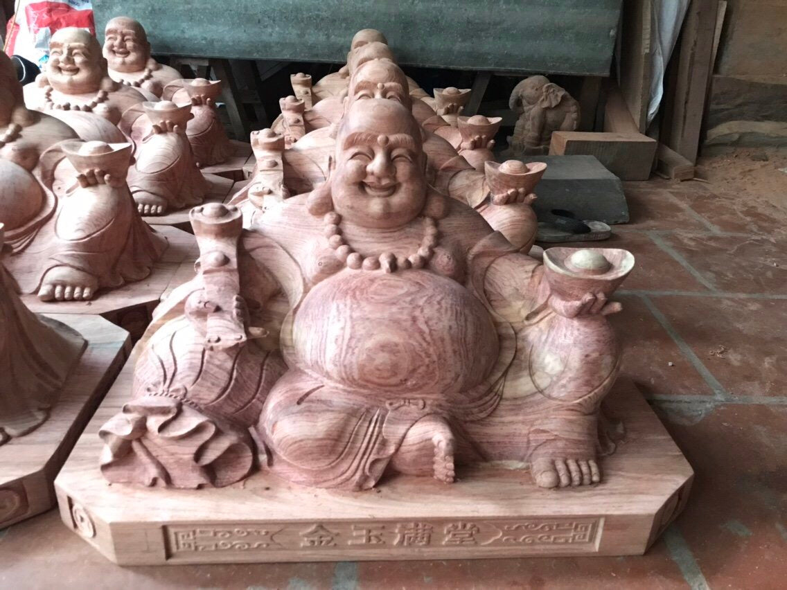 Di Lặc Ngồi Bưng Thỏi Vàng Đế Chữ Hán