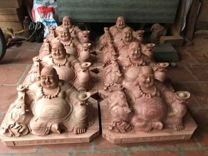 Di Lặc Ngồi Bưng Thỏi Vàng Đế Chữ Hán