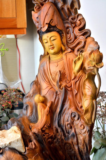Bồ Tát Quán Thế Âm - Lũa Bách Xanh