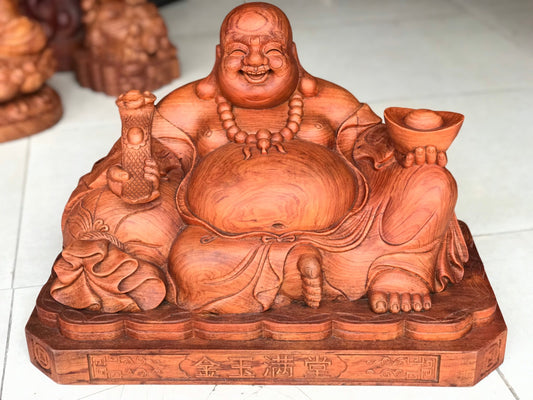 Di Lặc Ngồi Bưng Thỏi Vàng Đế Chữ Hán