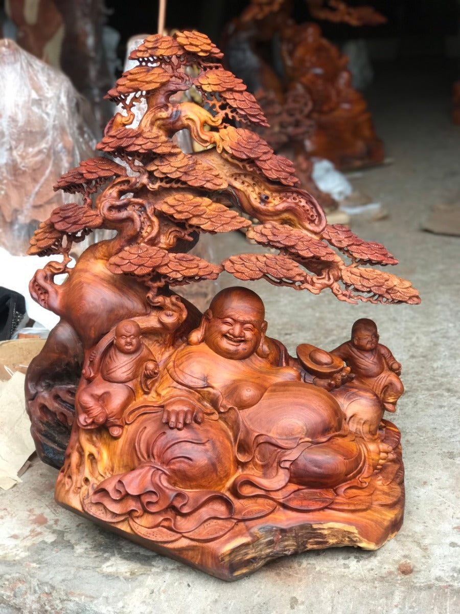Tượng Di Lặc Ngồi Gốc Tùng