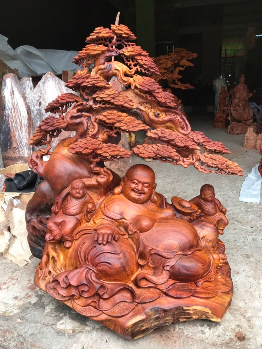 Tượng Di Lặc Ngồi Gốc Tùng