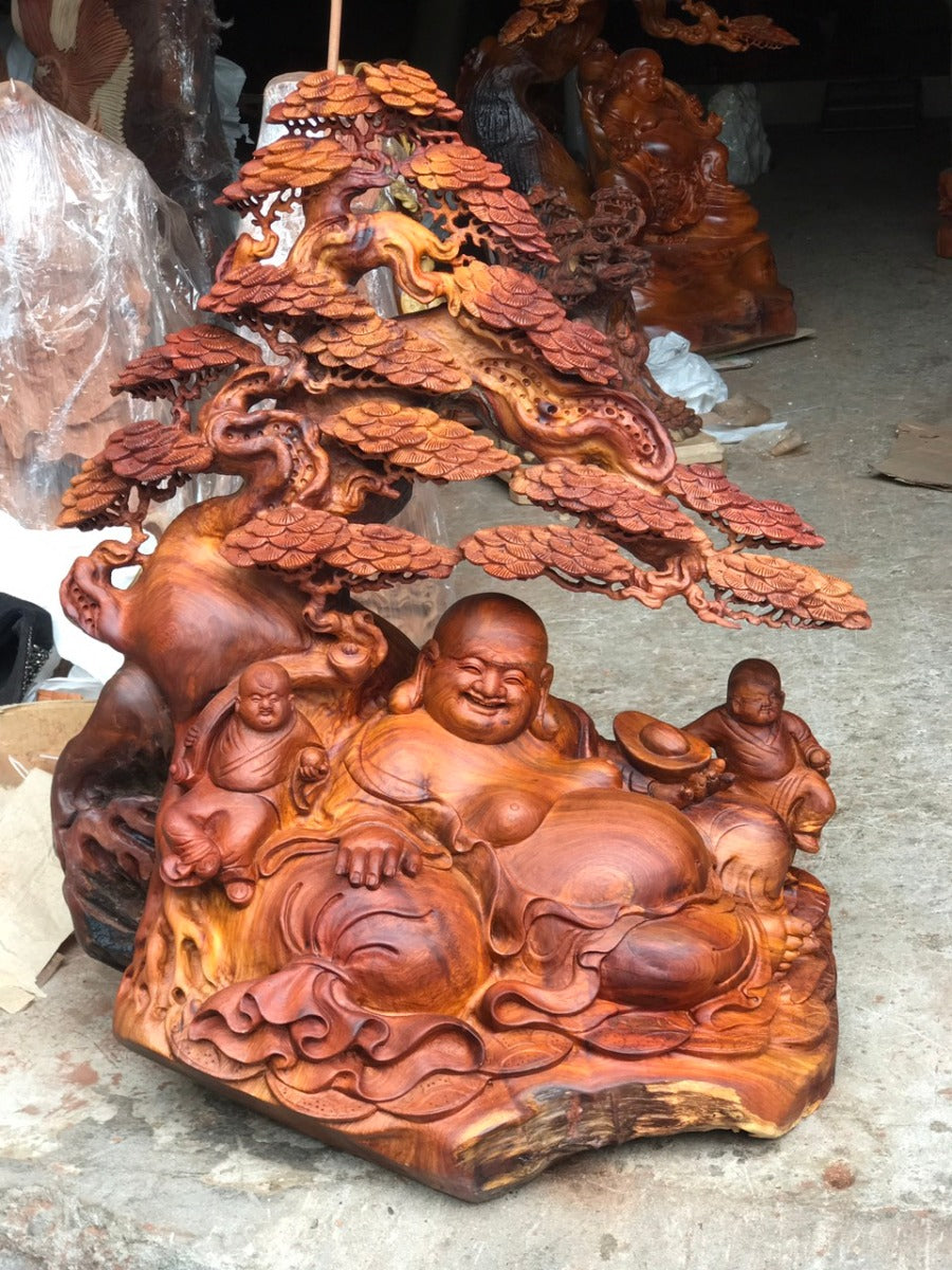 Tượng Di Lặc Ngồi Gốc Tùng