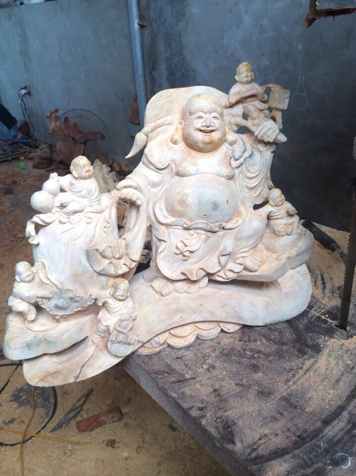 Tượng Di Lặc Vác Cành Đào Gỗ Pơ Mu Cao 62