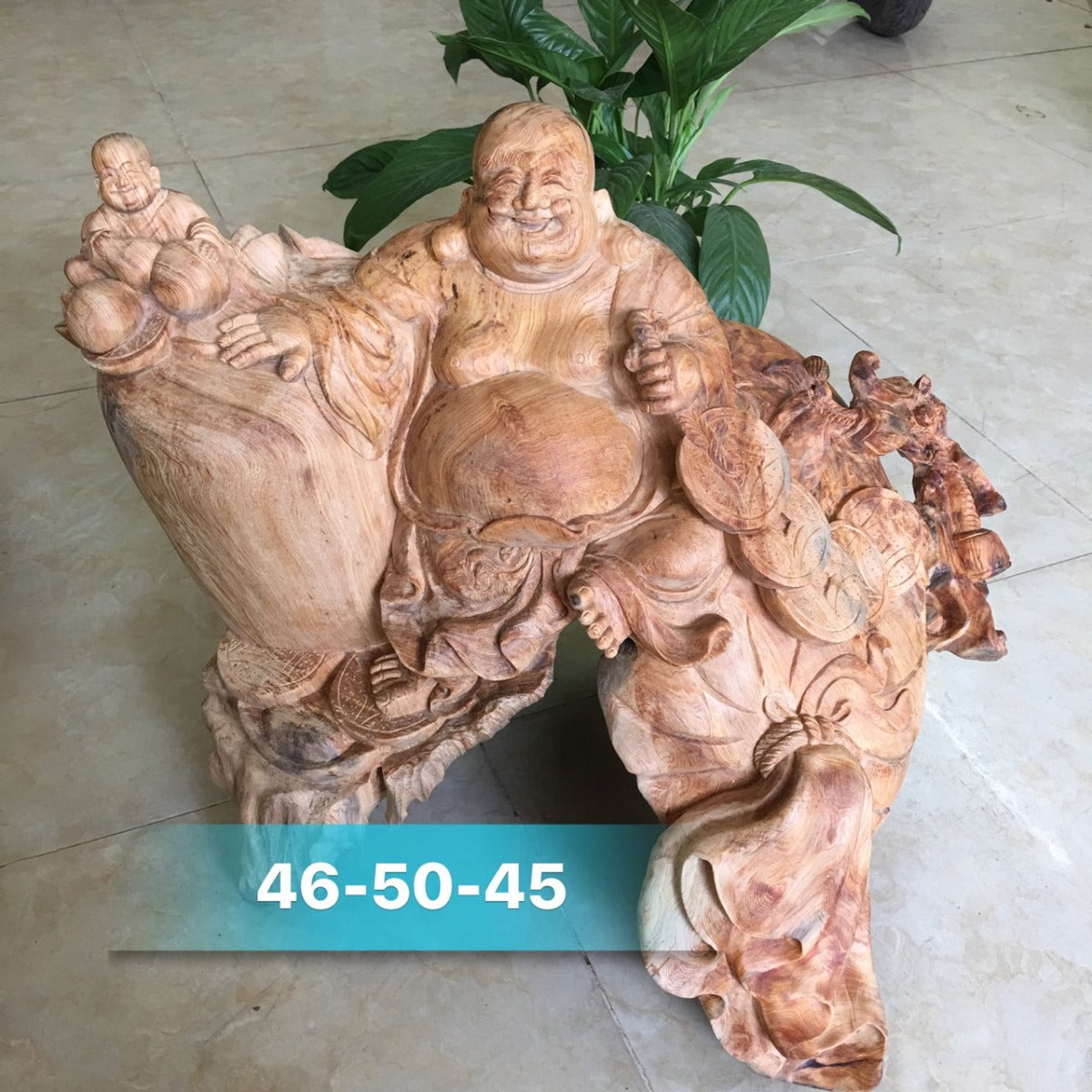 Phật Di Lặc Lũa Gốc Cây Pơ Mu