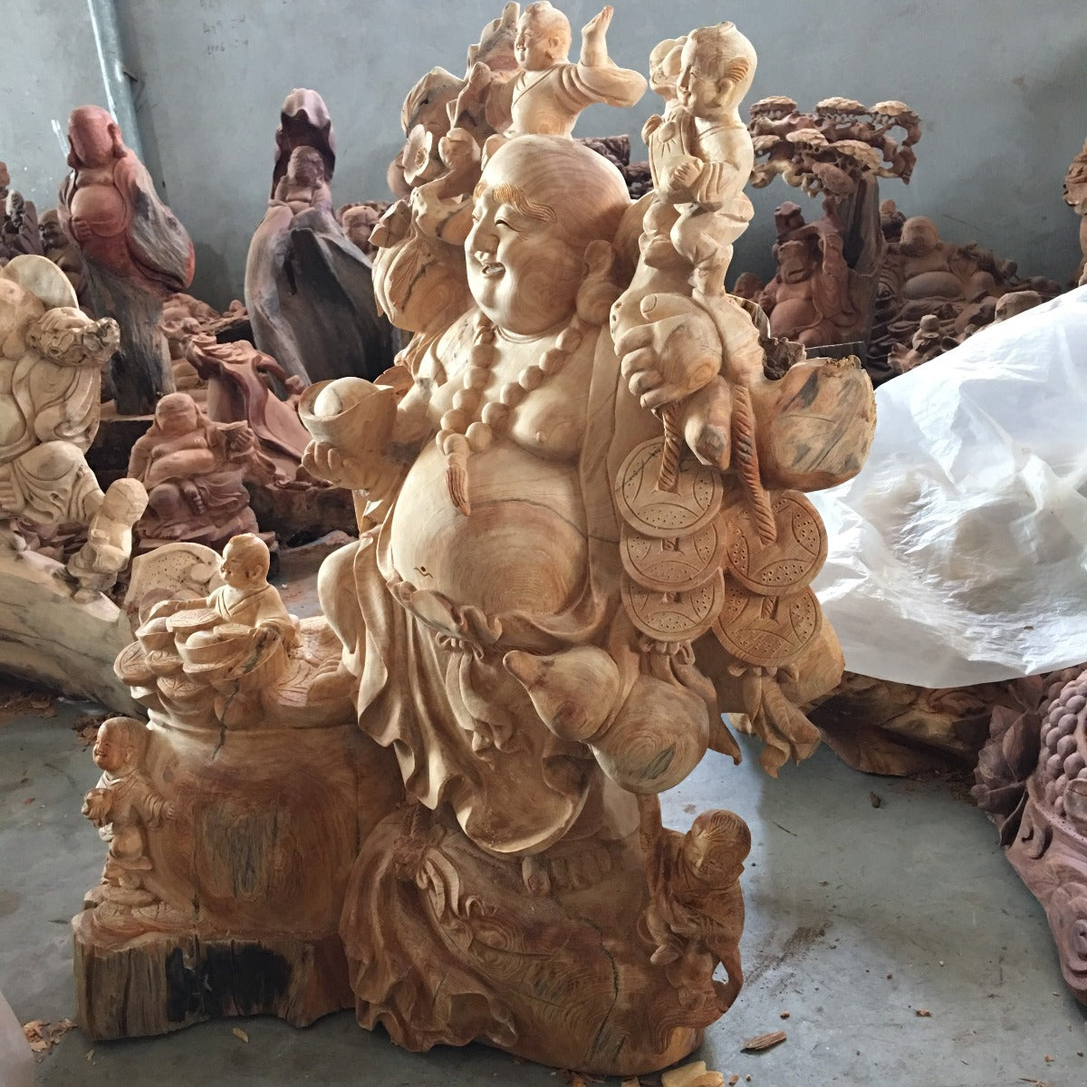 Phật Di Lặc Đứng Lu Tiền