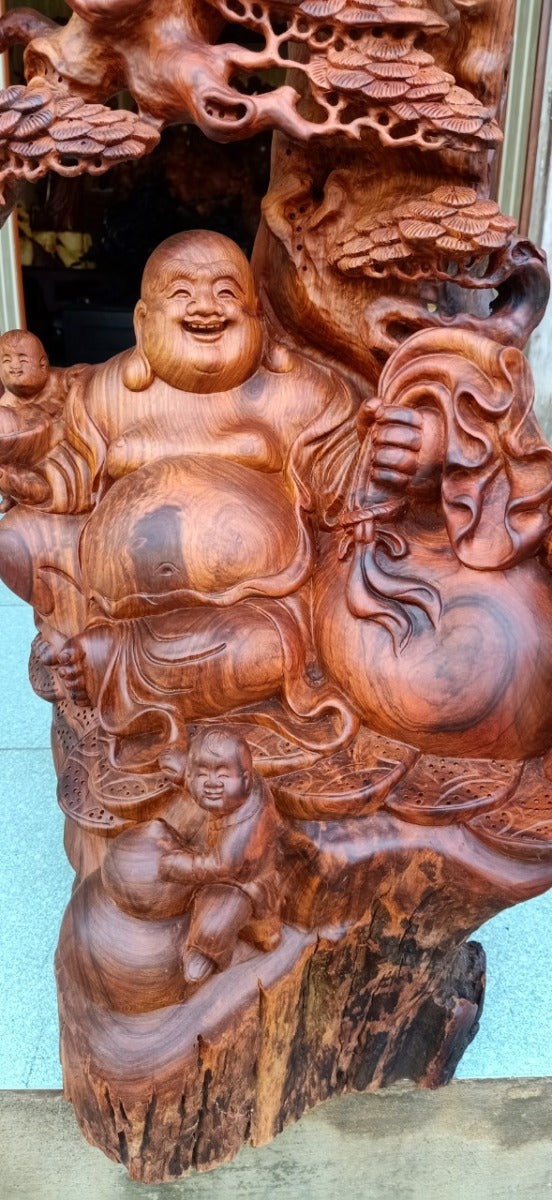 Tượng Di Lặc Ngồi Gốc Tùng