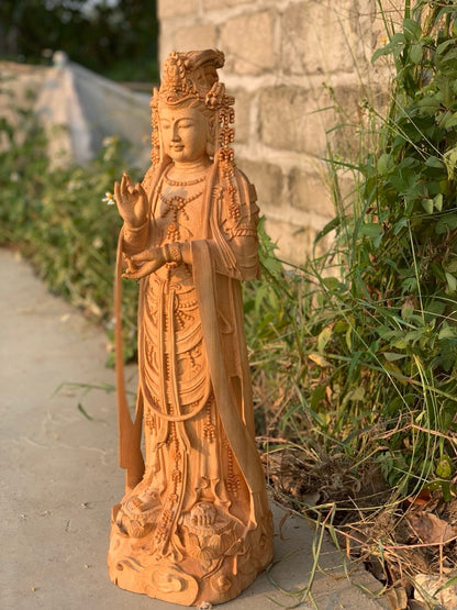 Tượng Phật Hạt Quan Âm - Gỗ Pơ Mu
