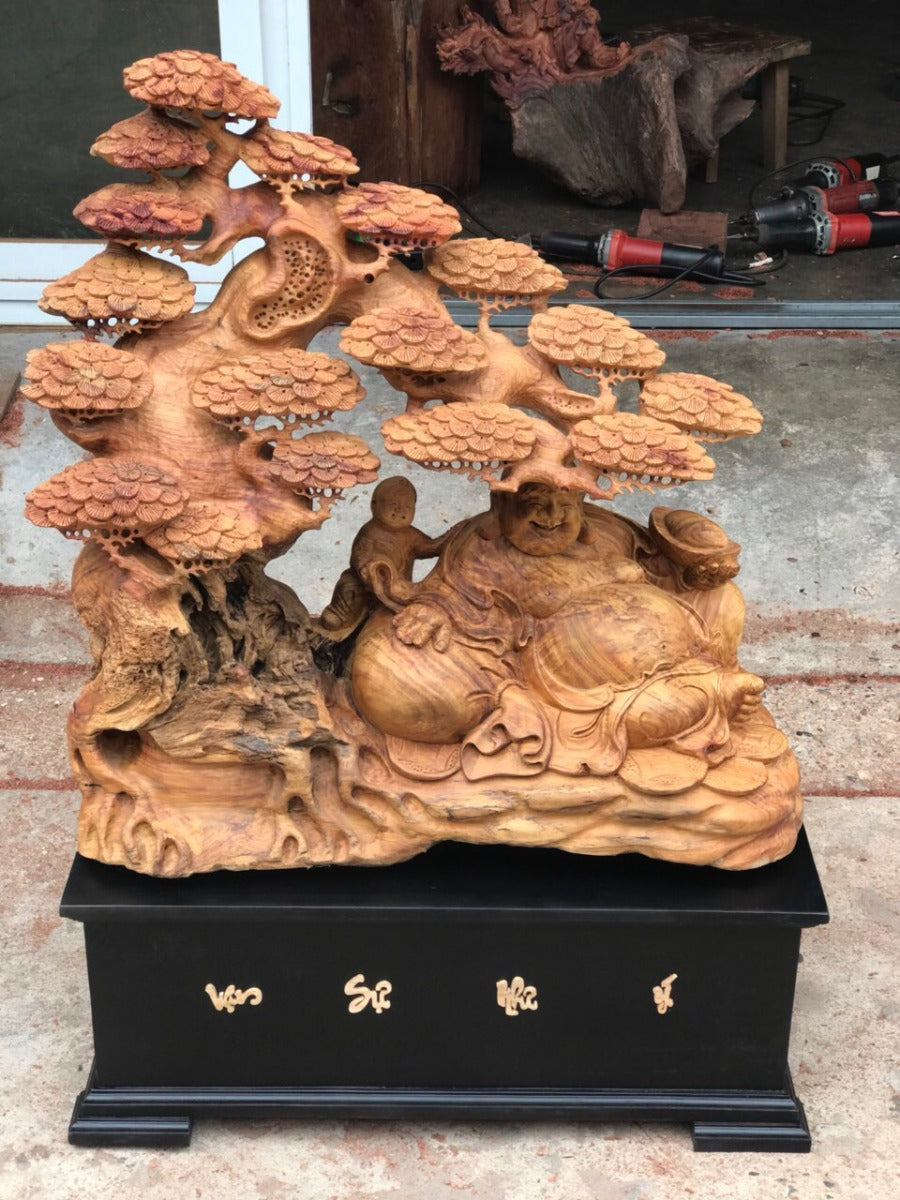 Tượng Di Lặc Ngồi Gốc Tùng