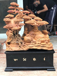 Tượng Di Lặc Ngồi Gốc Tùng