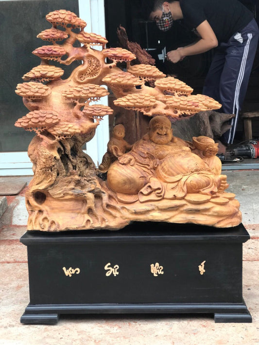 Tượng Di Lặc Ngồi Gốc Tùng