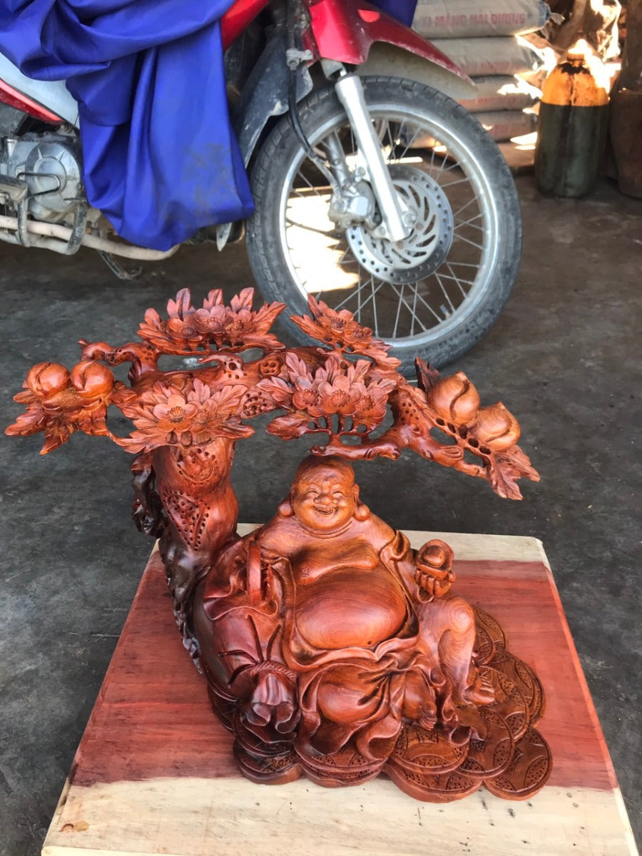 Tượng Di Lặc Ngồi Gốc Cây Đào