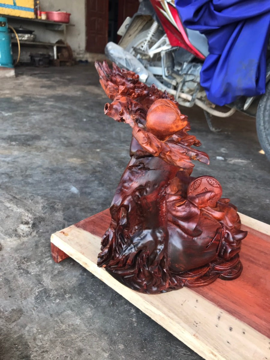 Tượng Di Lặc Ngồi Gốc Cây Đào