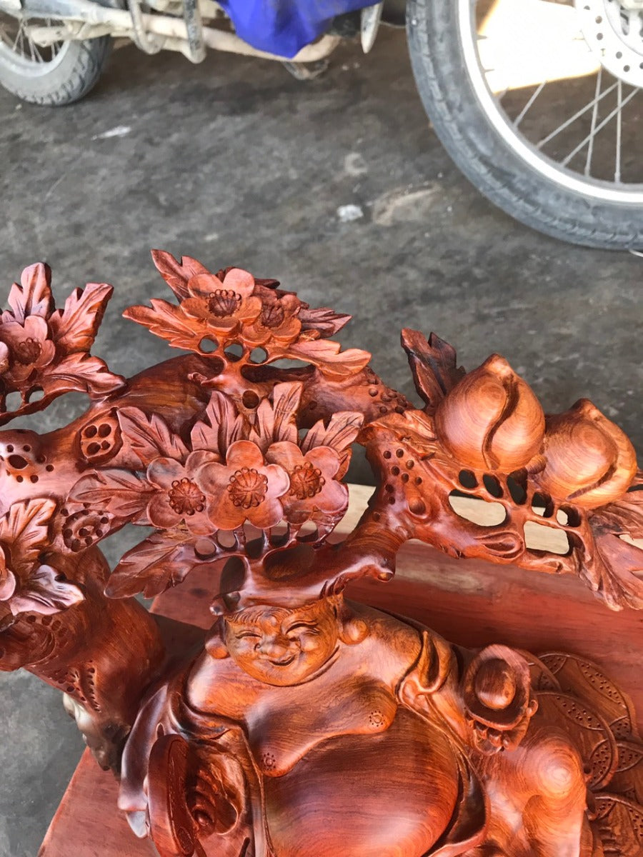 Tượng Di Lặc Ngồi Gốc Cây Đào