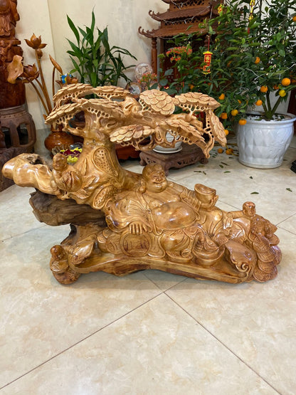 Tượng Di Lặc Ngồi Tán Tùng Pơ Mu