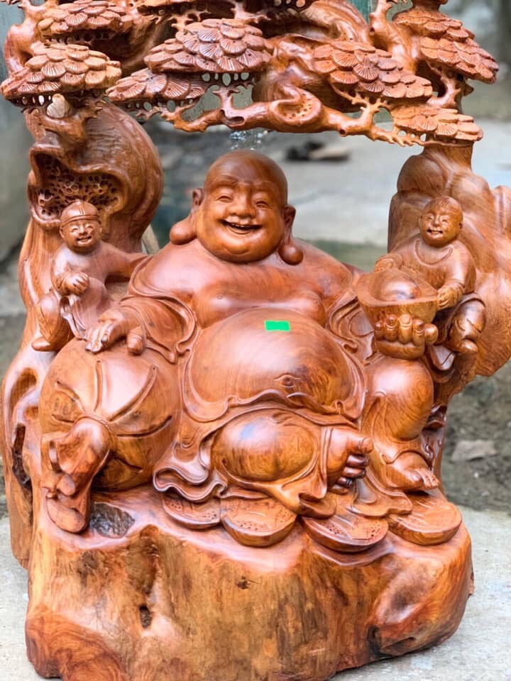 Di Lặc Ngồi Gốc Cây Tùng
