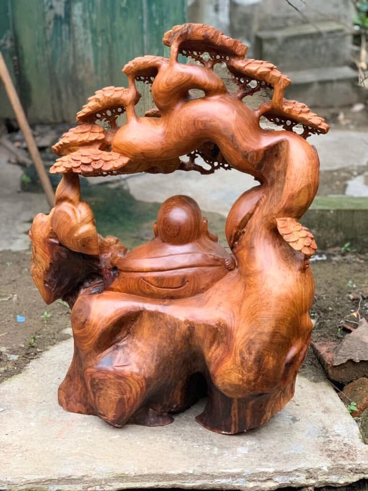Di Lặc Ngồi Gốc Cây Tùng