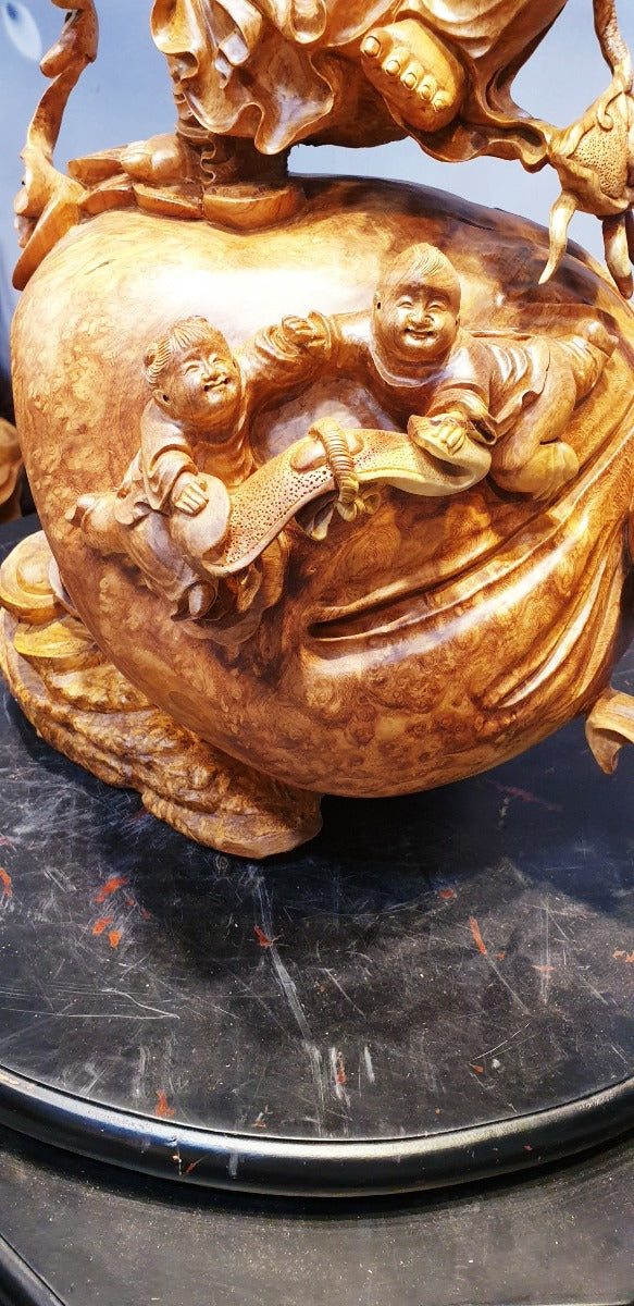 Tượng Di Lặc Vác Cành Đào Nu Hương