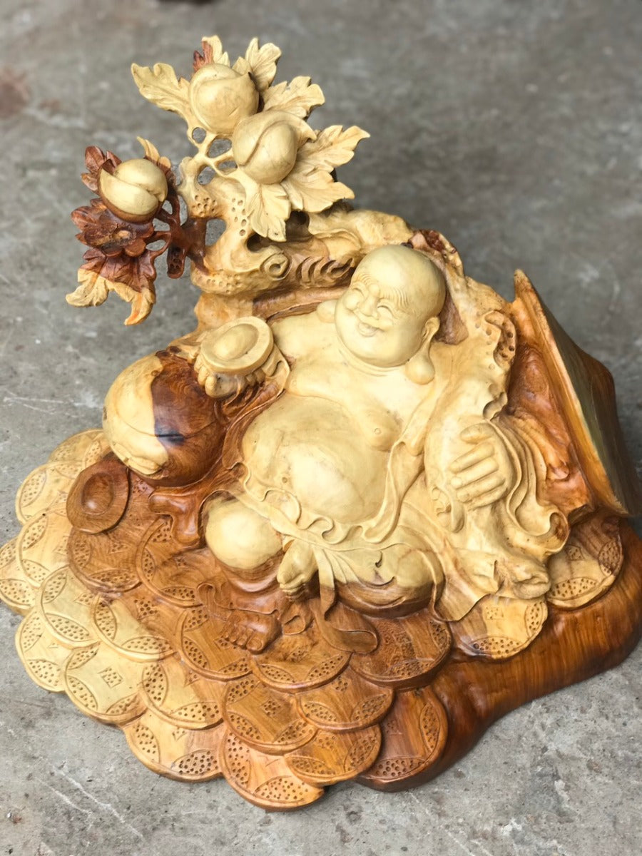 Tượng Di Lặc Vác Cành Đào Tựa Bao Tiền