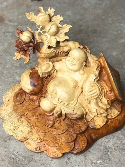 Tượng Di Lặc Vác Cành Đào Tựa Bao Tiền