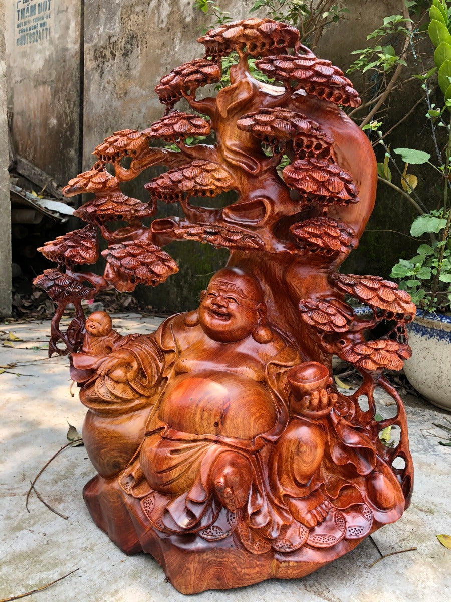 Tượng Di Lặc Ngồi Gốc Tùng