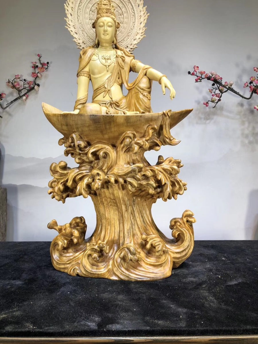 Tự tại quan âm Gỗ long não