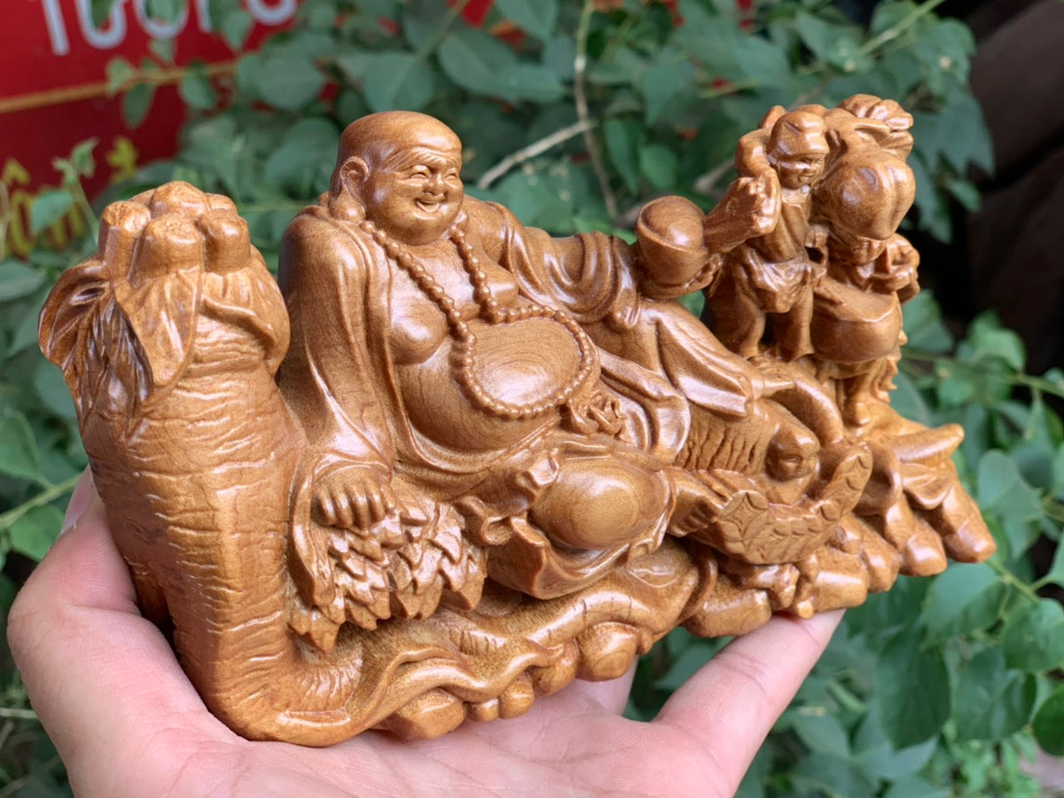 Tượng Phật Di Lặc Để Xe Ô Tô
