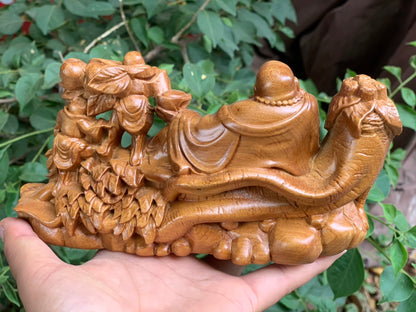 Tượng Phật Di Lặc Để Xe Ô Tô