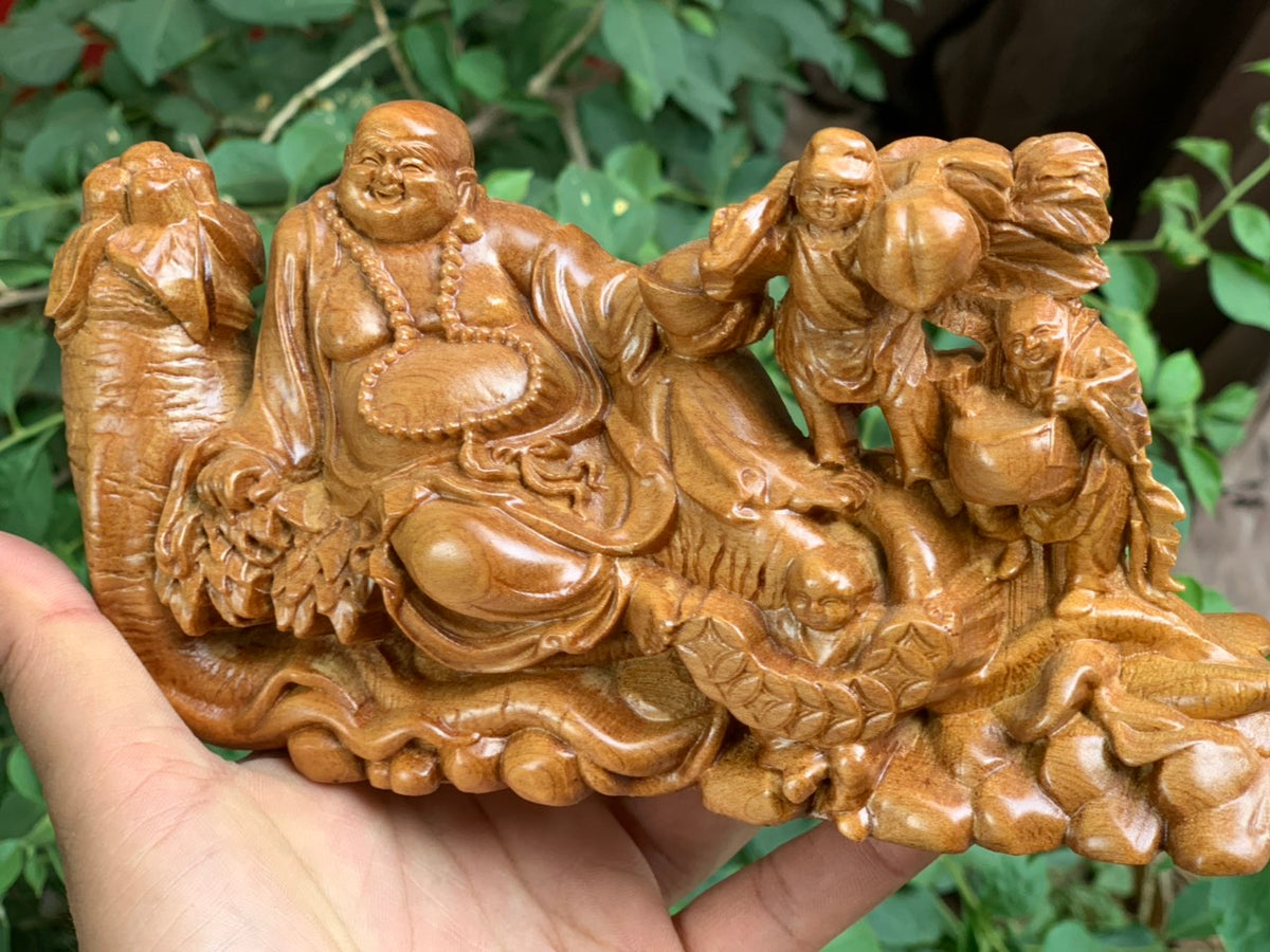 Tượng Phật Di Lặc Để Xe Ô Tô