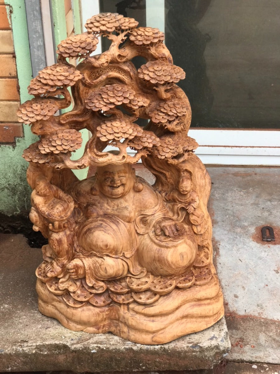 Di Lặc Ngồi Gốc Cây Tùng Gỗ Ngọc Am Hà Giang