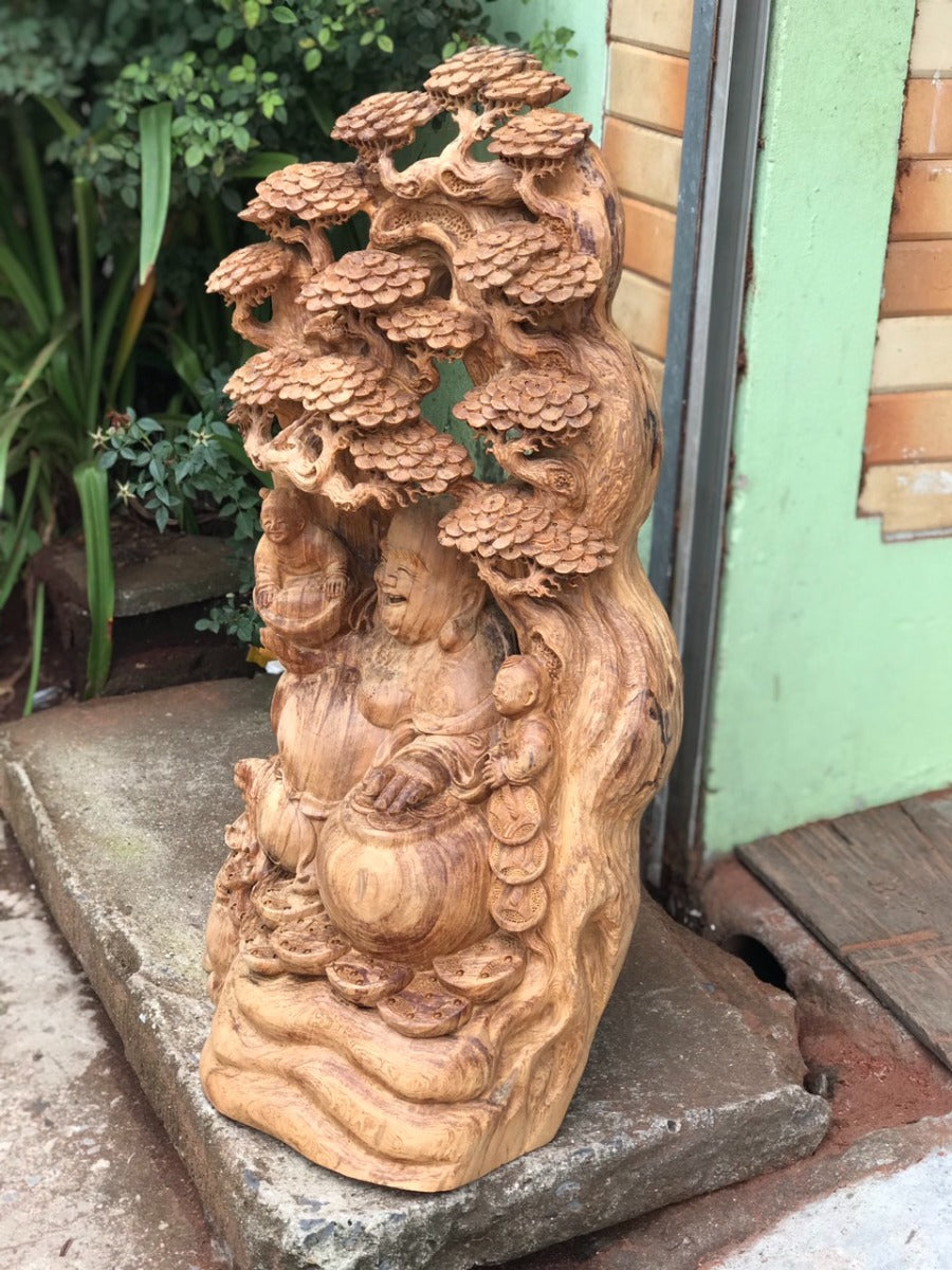 Di Lặc Ngồi Gốc Cây Tùng Gỗ Ngọc Am Hà Giang